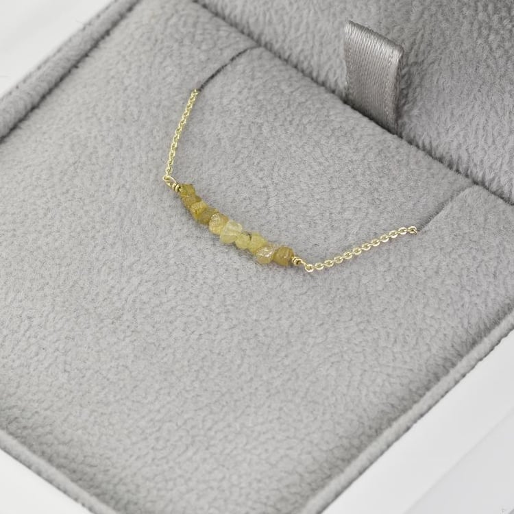 Goldener Choker mit ungeschliffenen gelben Diamanten Inaku 38644