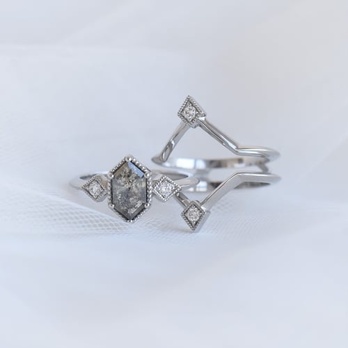 Originelles Ringset mit Salt and Pepper Diamanten Ural