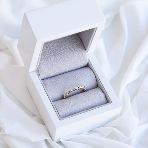 Romantischer Eternity-Ring mit Diamanten Josette
