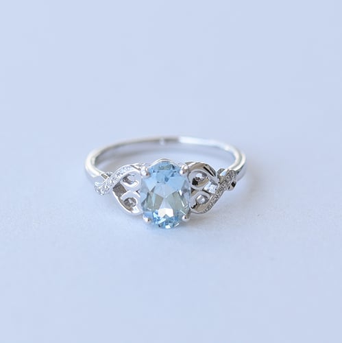 Goldener Aquamarinring mit Diamanten Alanyse