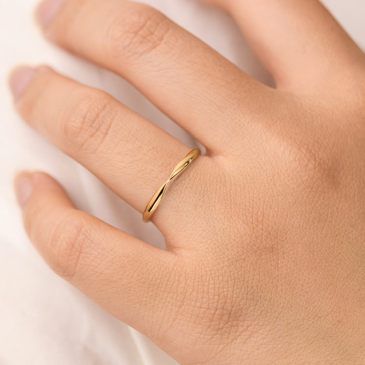 Schlichte goldene Eheringe mit verengtem Umfang Aeneas 156781