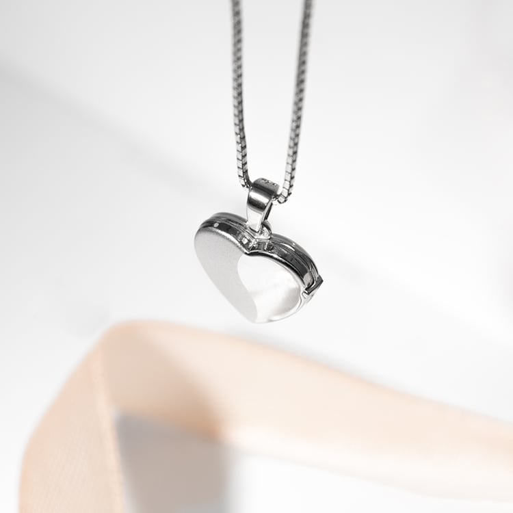 Silbernes Medaillon in Herzform zum Öffnen 128999