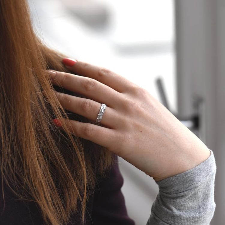 Eheringe aus Gold mit unregelmäßiger Struktur Elias 52620