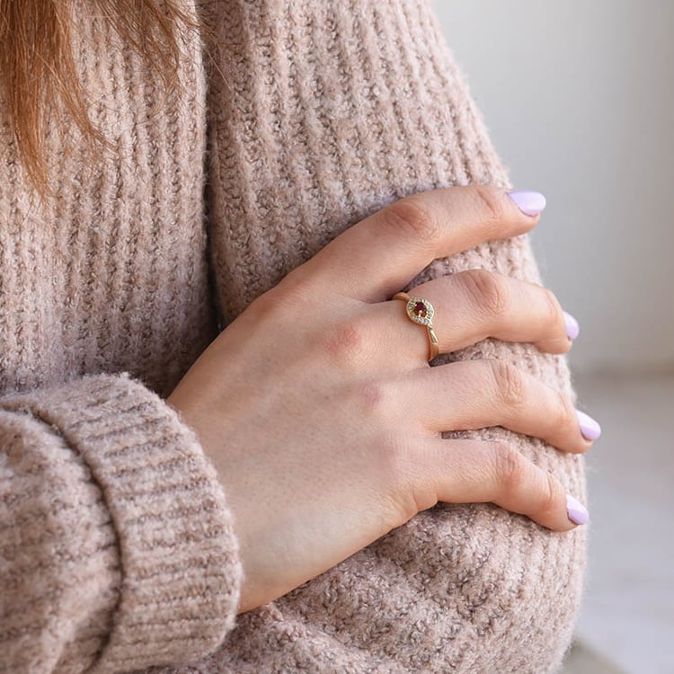 Verlobungsring mit Rubin und Diamanten Nurisa 78193