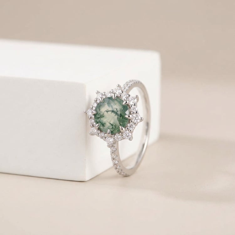 Einzigartiger Ring mit einem Moosachat und Moissaniten Amanda 170009