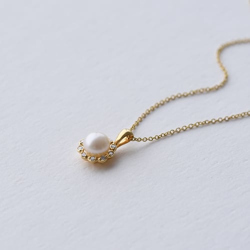 Goldene Anhänger mit Perle und Diamanten Elizabella