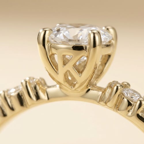 Verlobungsring mit Buchstaben und Diamanten Carina
