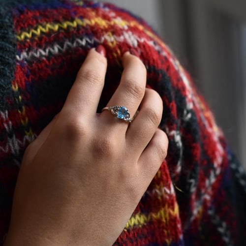 Goldener Topasring mit Diamanten Alanyse