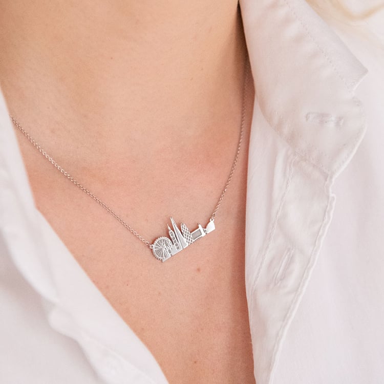 Goldene oder Platinkette mit Anhänger Stadt London 107117