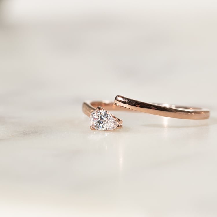 Unkonventioneller Verlobungsring mit einem Diamanten Hazel 137483