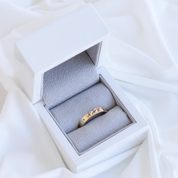 Goldring mit Diamant und Gravur Ihrer Wahl Lexis 93486