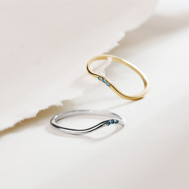 Silberner Ring mit drei blauen Diamanten Cason 157774