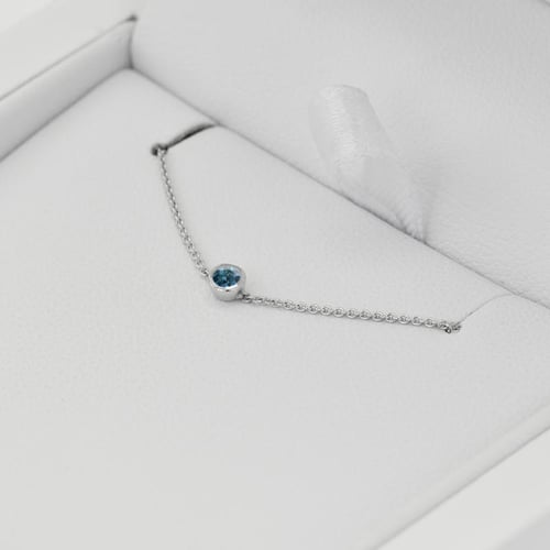 Minimalistisches Armband aus Platin mit blauem Diamant Bonato