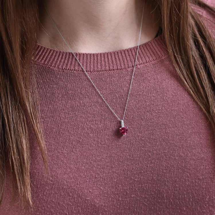 Anhänger mit Rubin 32673