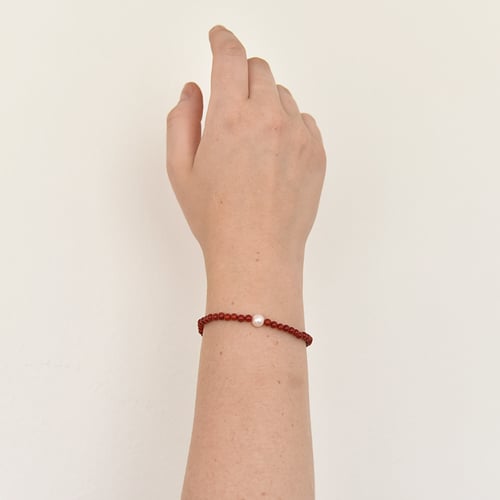 Silbernes Korallenarmband mit einer Perle Dolores