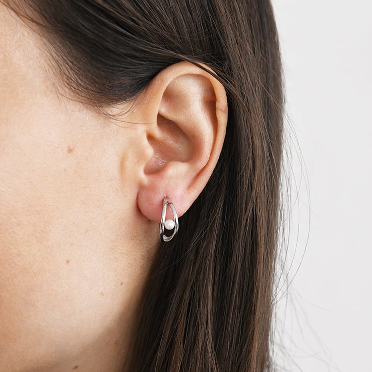 Silberne kreisförmige Ohrringe mit Perlen Kristie 116025