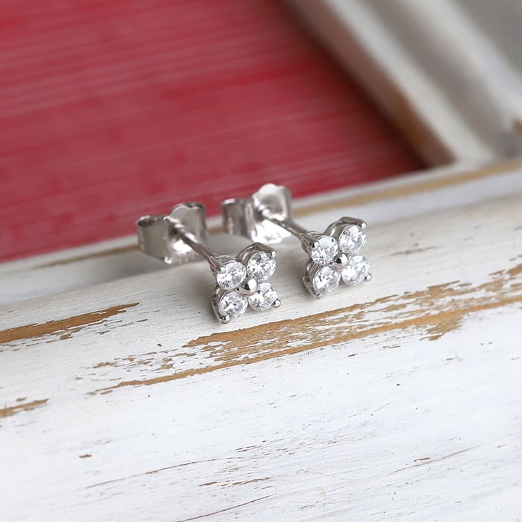 Silberne Ohrstecker in Blumenform mit Lab Grown Diamanten Teresia 104187