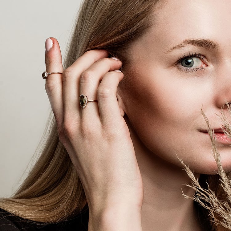 Ring mit Pear Salt and Pepper Diamanten und Diamanten Danni 97059