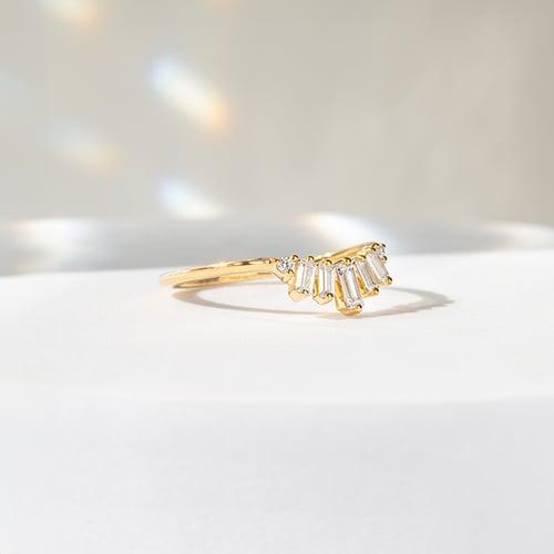 Ring in V-Form mit Baguette Diamanten Domenic