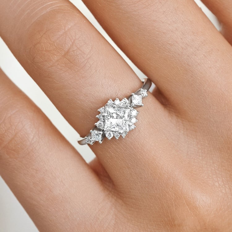Verlobungsring aus Weissgold mit Lab Grown Diamant im Princess Schliff Medrie 158501