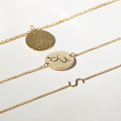 Armband in Gold mit Granat für das Sternzeichen Steinbock