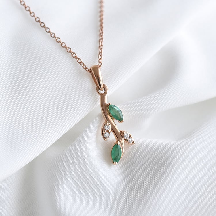 Anhänger in Blattform mit Diamanten und Smaragden Jaya 84957