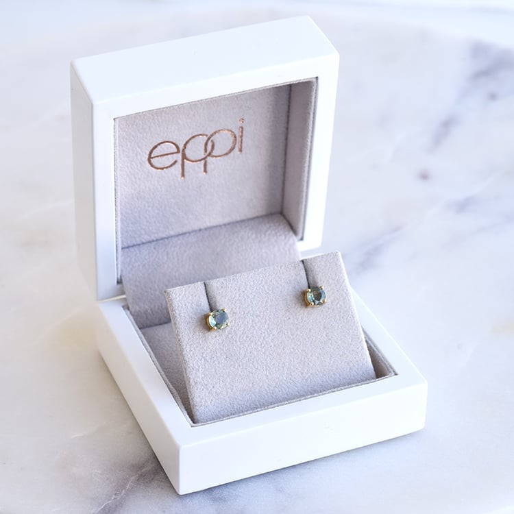 Silberne Ohrringe mit grünen Saphiren Conchur 86154