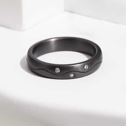 Ring aus Tantal mit Diamanten Brodie
