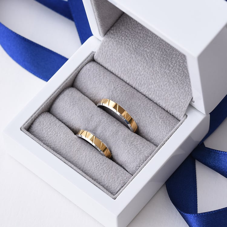 Ungewöhnliche Eheringe aus Gold Sonam 76860