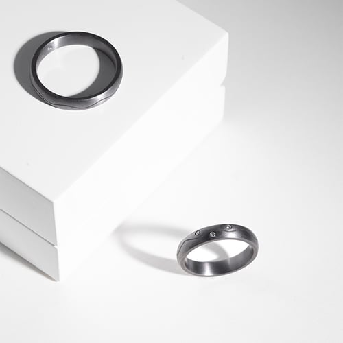 Eheringe aus Tantal mit Diamanten Brodie