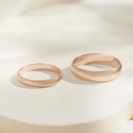 Abgerundete Eheringe aus Gold in Haselnussfarbe Ebie