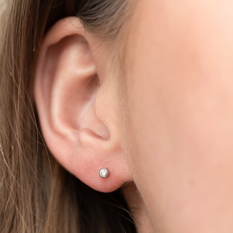 Silberne Ohrstecker mit Lab Grown Diamanten in Bezelfassung Tofine 150314