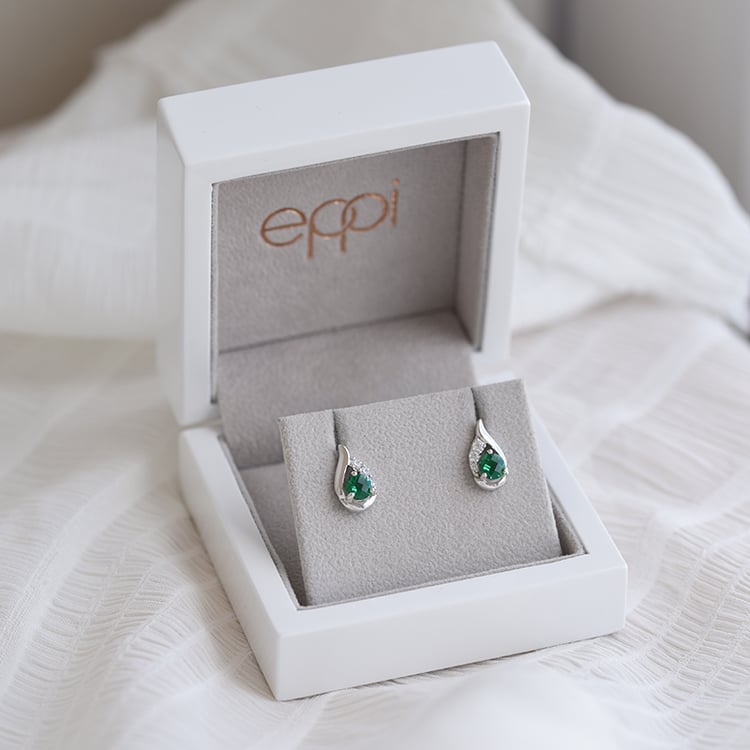 Silberne Ohrringe mit simulierten Smaragden und Zirkonia Edily 74505