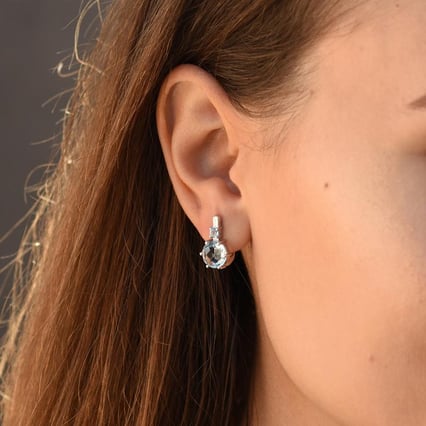 Silberne Ohrringe mit himmlisch blauen Topasen Amari