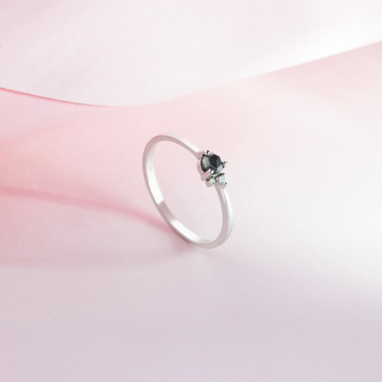 Zarter Ring mit Salt and Pepper Diamant Marine 150323