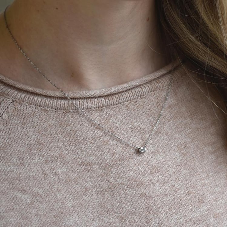 Hals mit Diamant-Anhänger mit Kette 50676
