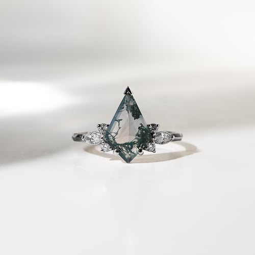 Bezaubernder Ring mit Moosachat Izabela