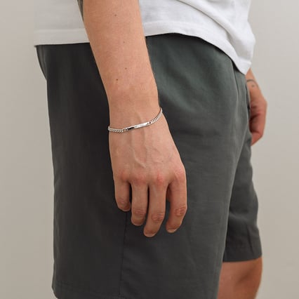 Silbernes Panzer Armband mit einer Gravur nach Wunsch