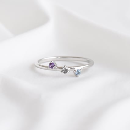 Minimalistischer Ring mit drei Edelsteinen Idalia