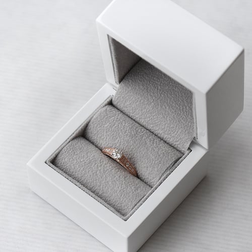 Goldener Vintage Verlobungsring voller Diamanten Keran