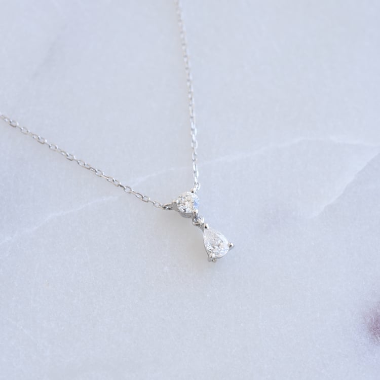Elegante Kette mit einem Pear-Diamanten Diantha 87206