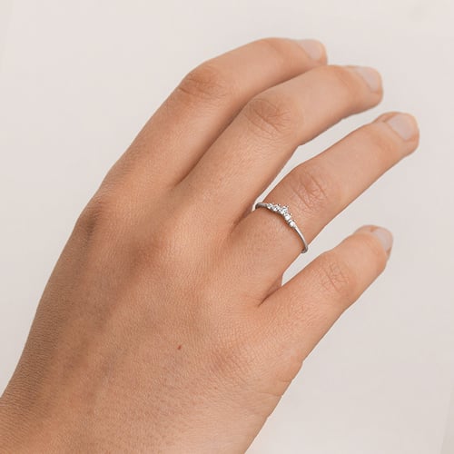 Ring in einer leichten V-Form mit Lab Grown Diamanten Myles