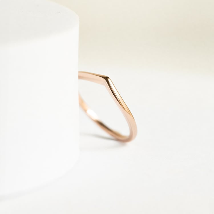 Minimalistischer Ring in V-Form Angelina 144155