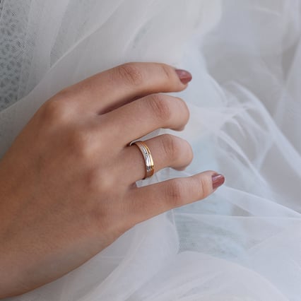 Goldene zweifarbige Trauringe mit Diamanten Harbin