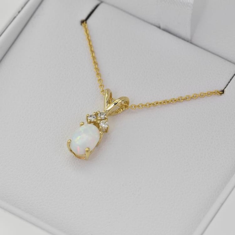 Goldener Anhänger mit weißem Opal Tamatha 26871