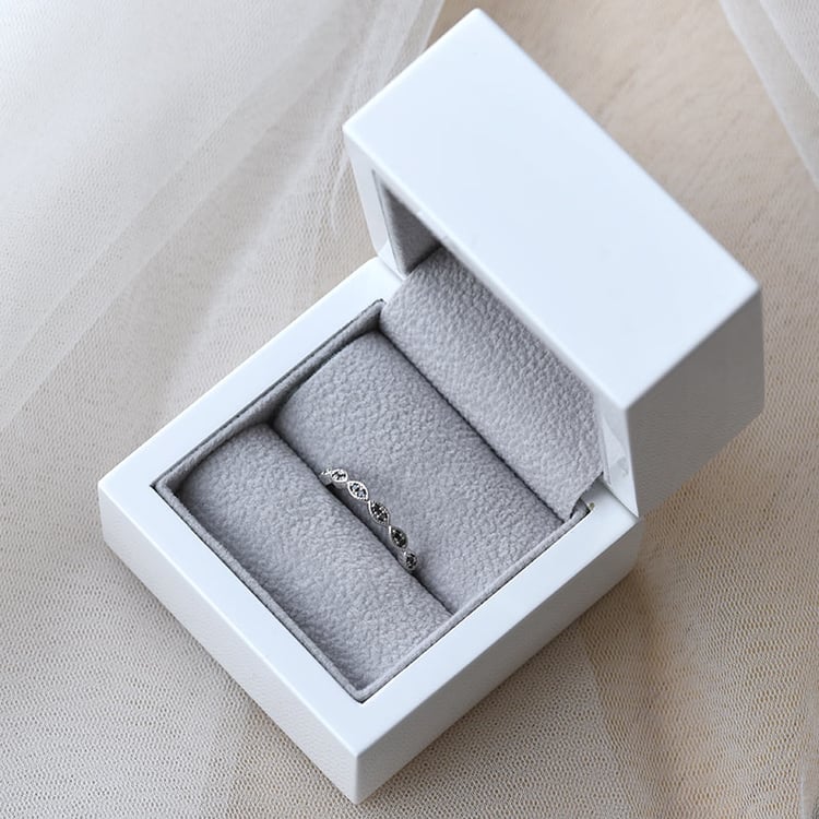 Zarter Eternity-Ring aus Gold mit schwarzen Diamanten Talita 69658