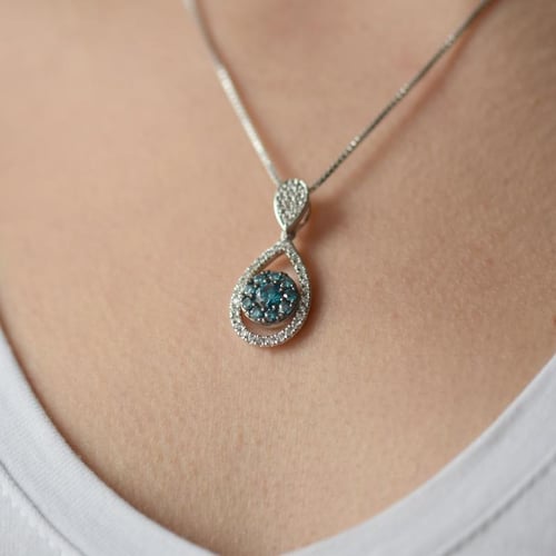Anhänger mit blauen und weißen Diamanten Wawyd