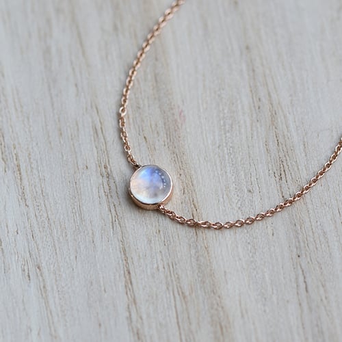 Goldenes Armband mit Mondstein Tanwen
