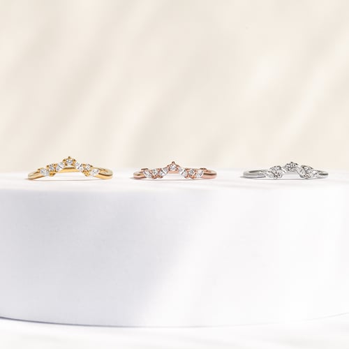 Ring in V-Form mit runden und Marquise Lab Grown Diamanten Fergal