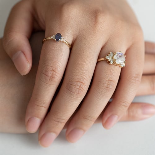 Einzigartiger Ring mit Mondstein und Moissaniten Anita